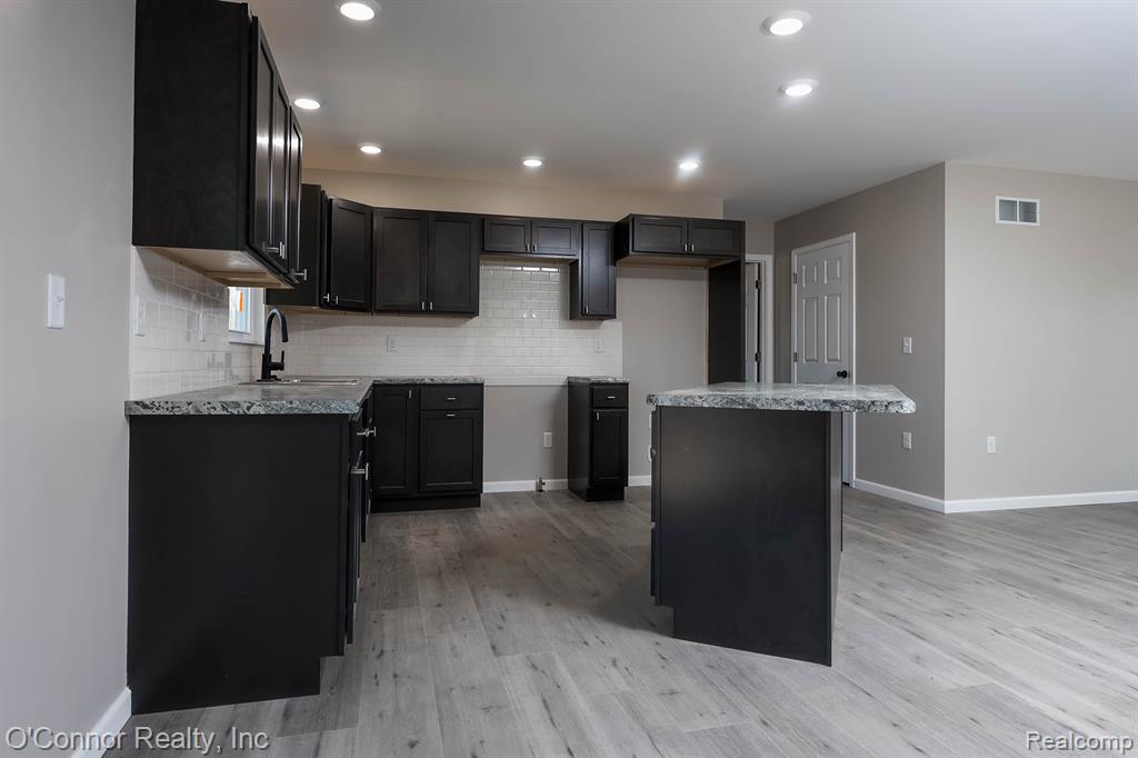 1047 39th Street, Port Huron, MI 48060 — Photo 9
