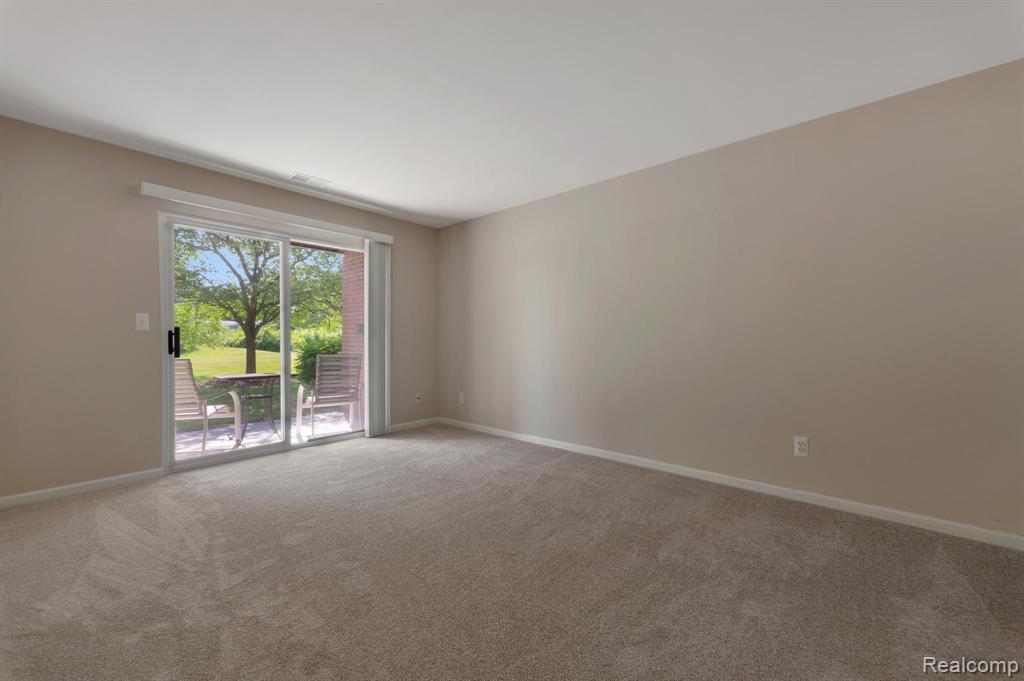 46254 CAVALIER Drive, Macomb, MI 48044 — Photo 28