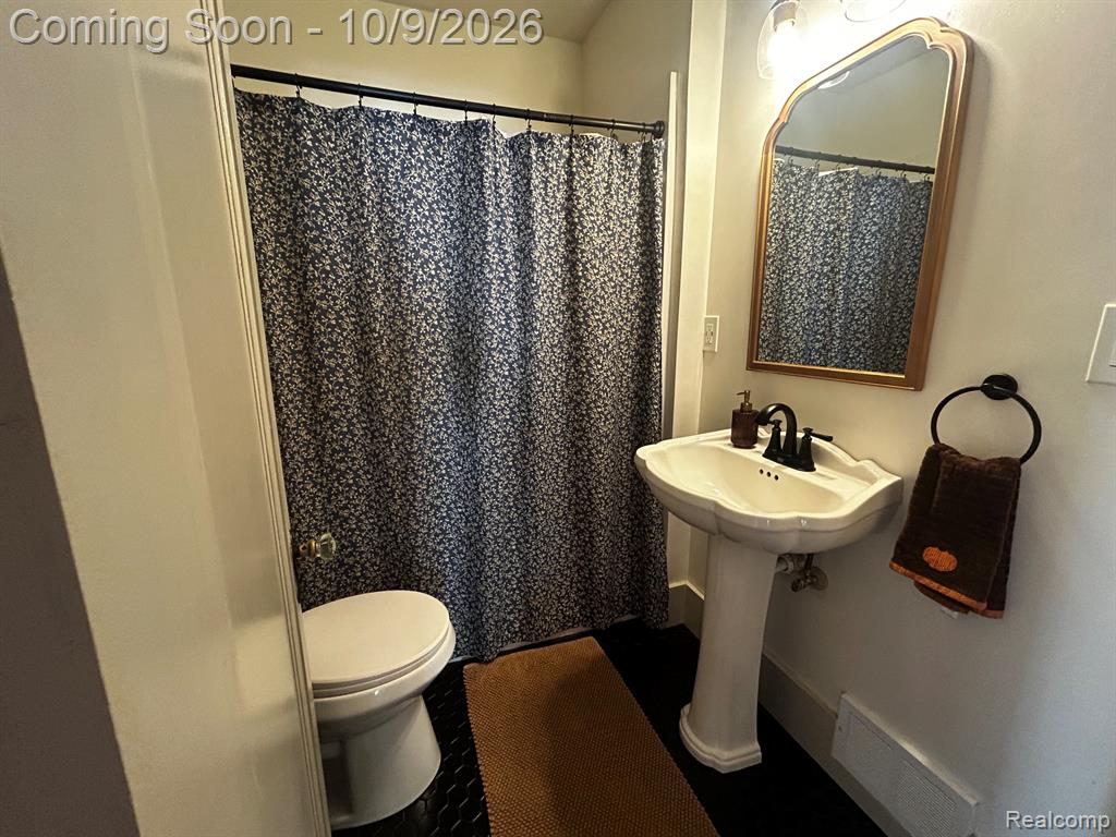 816 E Grand River Avenue, Howell, MI 48843