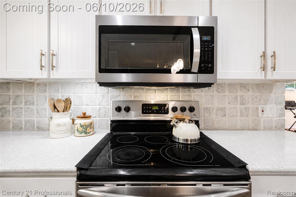 425 Cherry Grove Lane, Walled Lake, MI 48390 — Photo 23