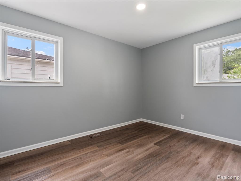 396 W PEARL Avenue, Hazel Park, MI 48030 — Photo 14