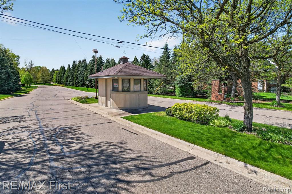 3660 Old Creek Road Road, 36, Troy, MI 48084 — Photo 4