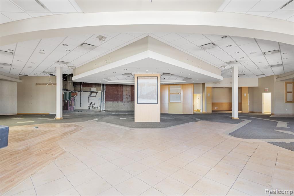 451 W 14 MILE Road - Photo 5