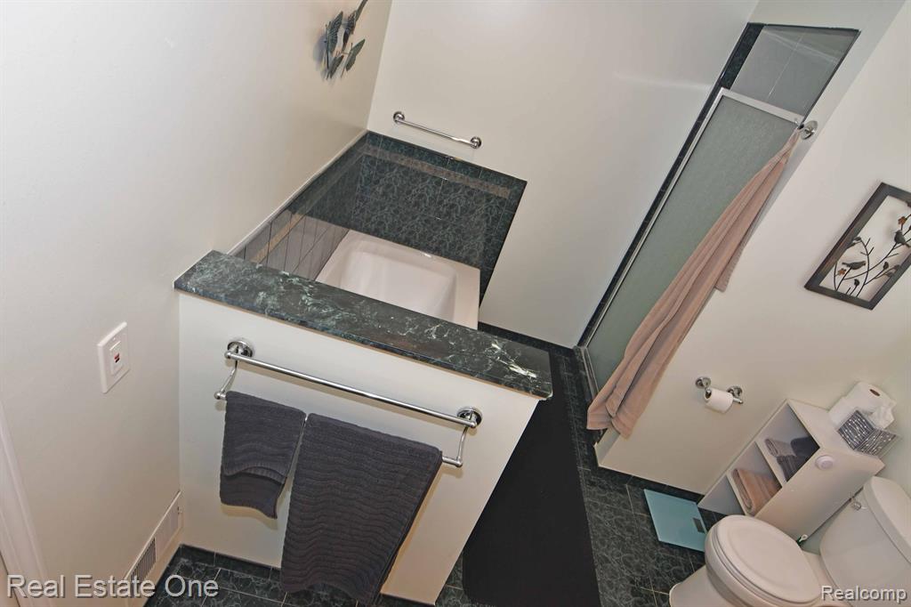 42388 Shulock Drive, Clinton Twp, MI 48038 — Photo 19