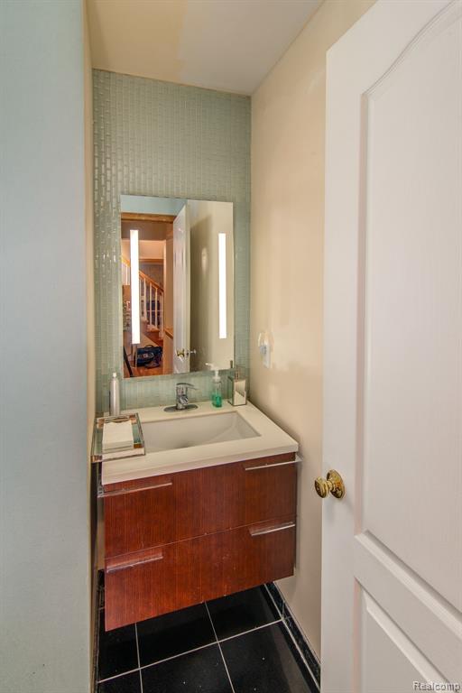 8714 GLEN HAVEN Drive, Howell, MI 48843 — Photo 16