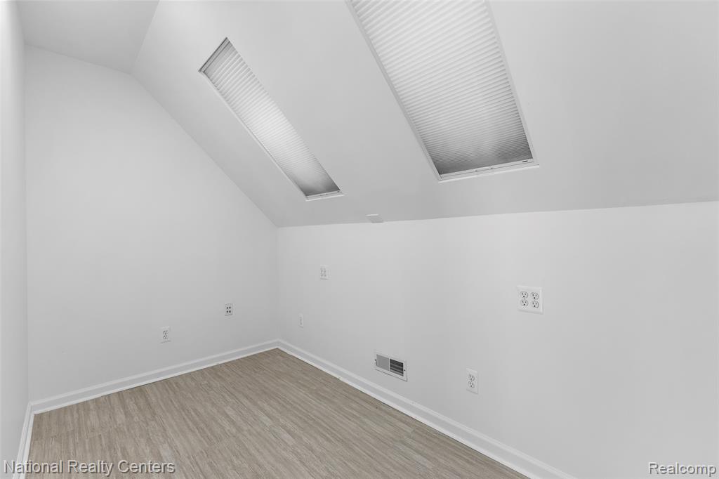 509 Elizabeth Lake Road, Waterford, MI 48328 — Photo 13