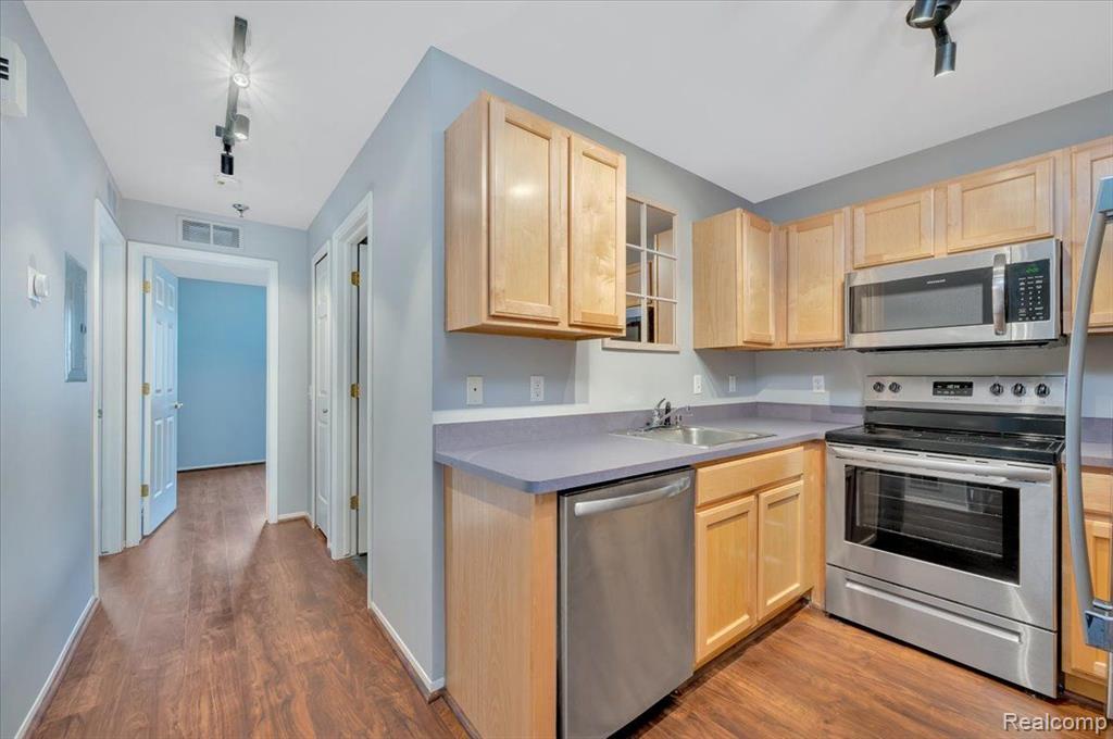 101 EMERALD CHASE Drive, Lake Orion, MI 48362 — Photo 9