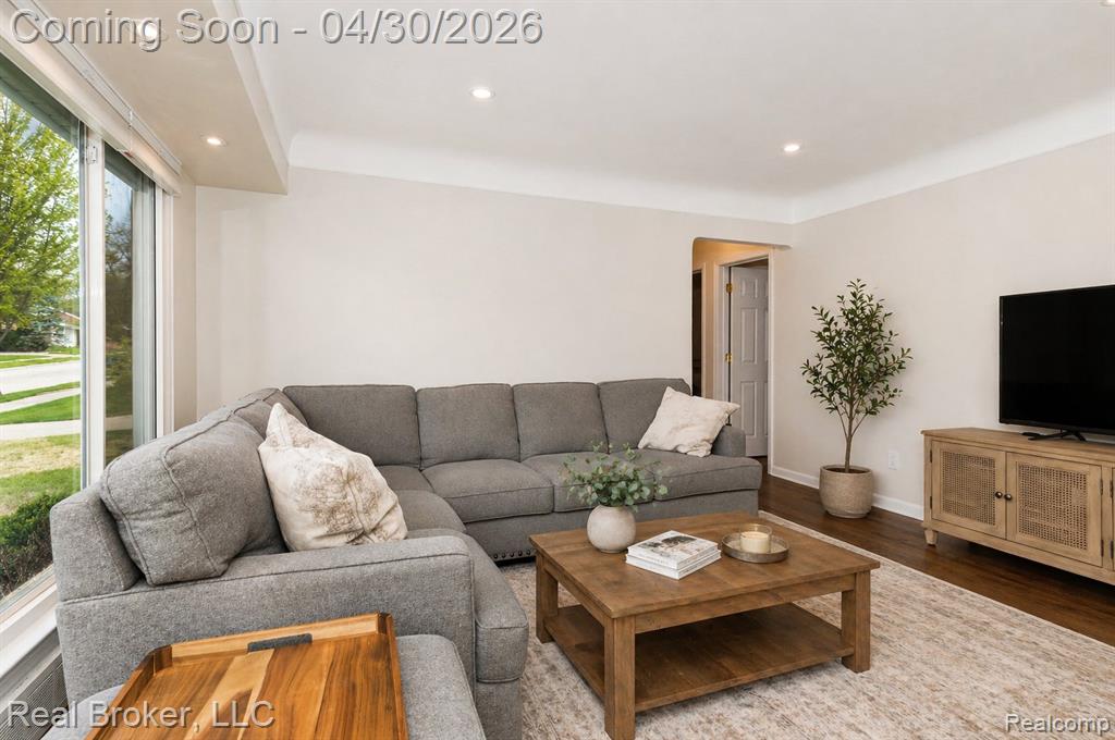 8410 Northfield Boulevard, Oak Park, MI 48237 — Photo 4
