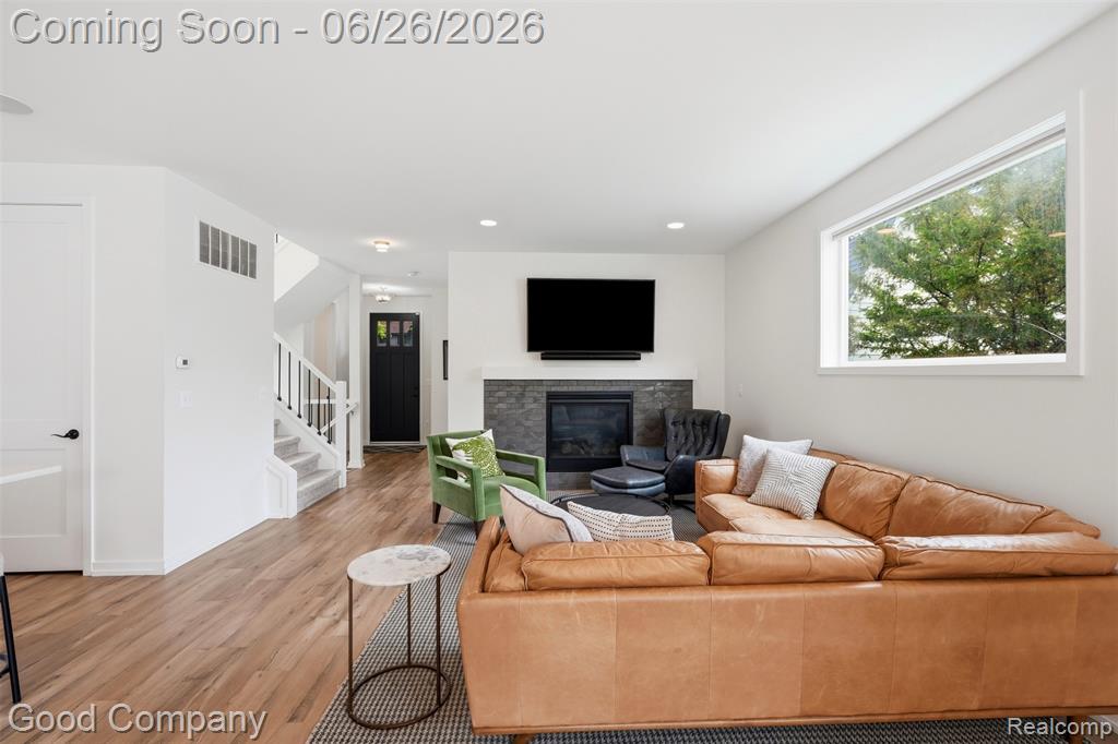 8431 Kenberton Drive, Oak Park, MI 48237 — Photo 10