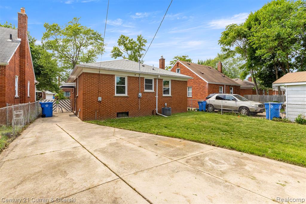 8276 Riverview Street, Dearborn Heights, MI 48127 — Photo 32