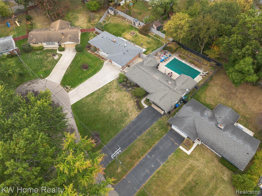 8648 Golfside Drive, Commerce Twp, MI 48382 — Photo 28