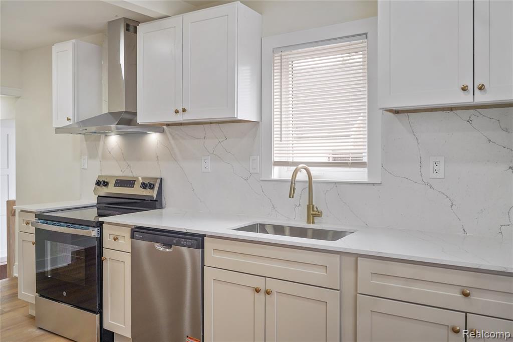 19133 Huntington Avenue, Harper Woods, MI 48225 — Photo 17
