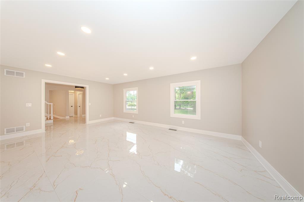 21993 Riverview Drive, Beverly Hills, MI 48025 — Photo 32