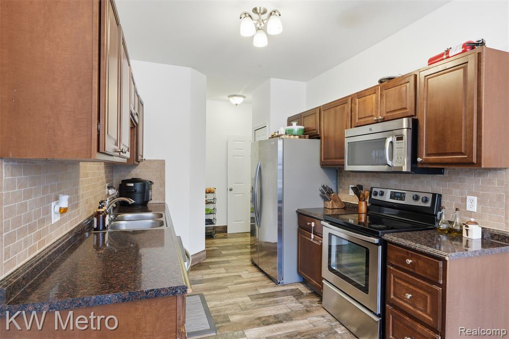 7072 Green Farm Road, West Bloomfield, MI — Photo 12