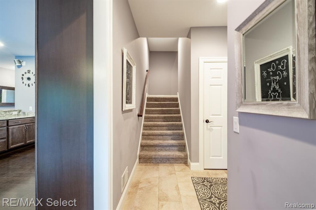 9388 MCMULLEN Circle, Fenton, MI 48430 — Photo 31