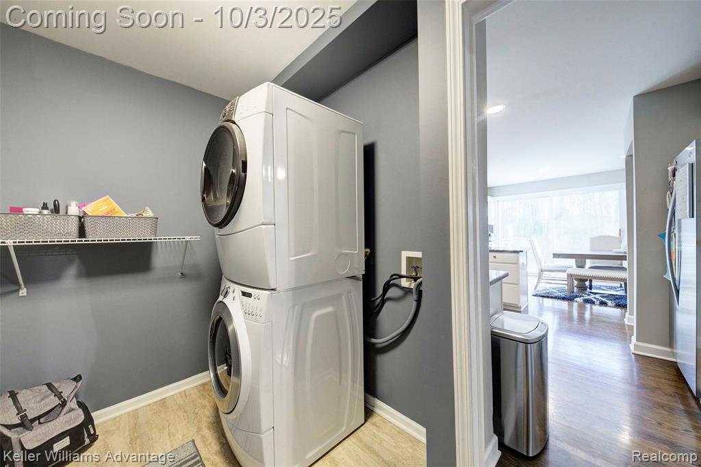 988 Calpernia, Wixom, MI 48393 — Photo 25
