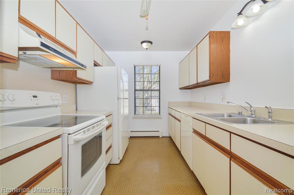 12113 Lexington Drive, South Lyon, MI 48178 — Photo 16