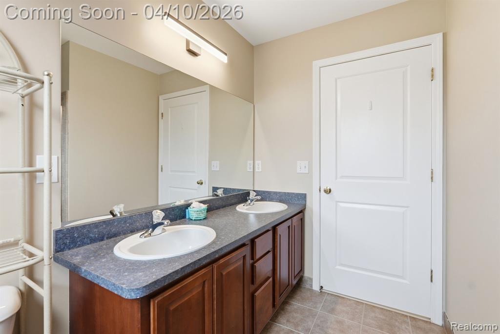 300 E Canford Park, Canton, MI 48187 — Photo 26