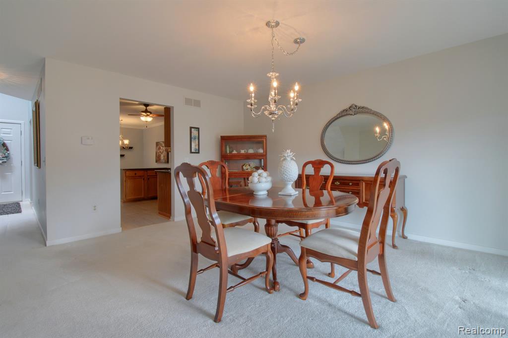 9362 EASTWIND Drive, Livonia, MI 48150 — Photo 15