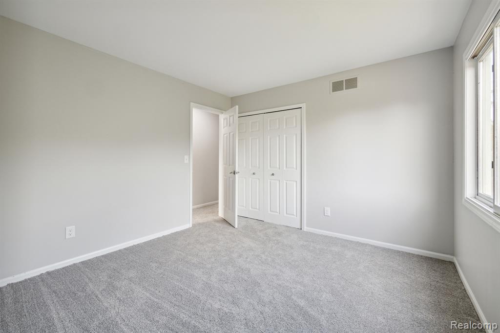 45516 VIOLET Lane, Novi, MI — Photo 36