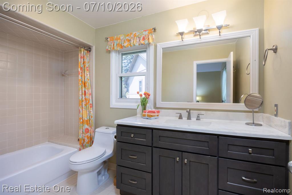 986 River Bend Drive, Rochester Hills, MI 48307 — Photo 13