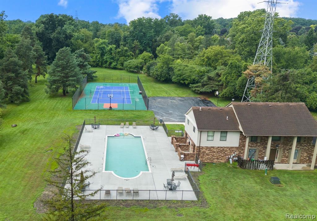 4382 KNIGHTSBRIDGE Lane, West Bloomfield, MI 48323 — Photo 32