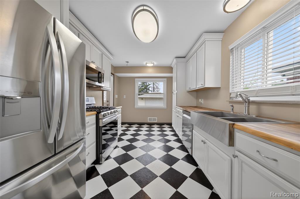 76 W Katherine Avenue, Madison Heights, MI 48071 — Photo 2