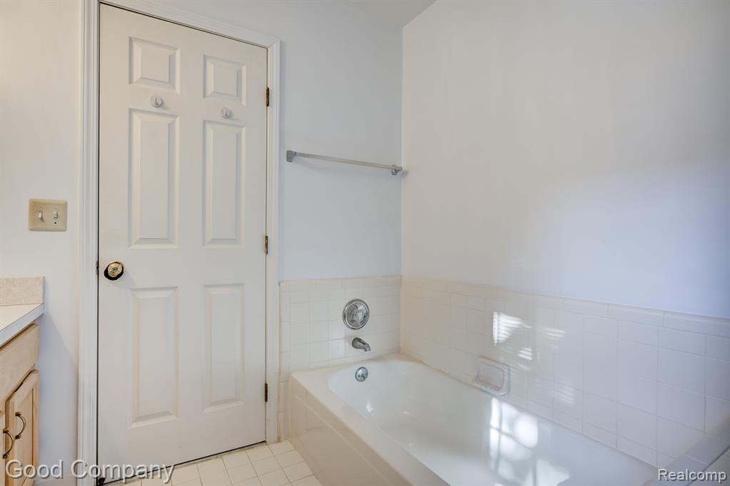 45293 HORSESHOE Circle, Canton, MI 48187 — Photo 28
