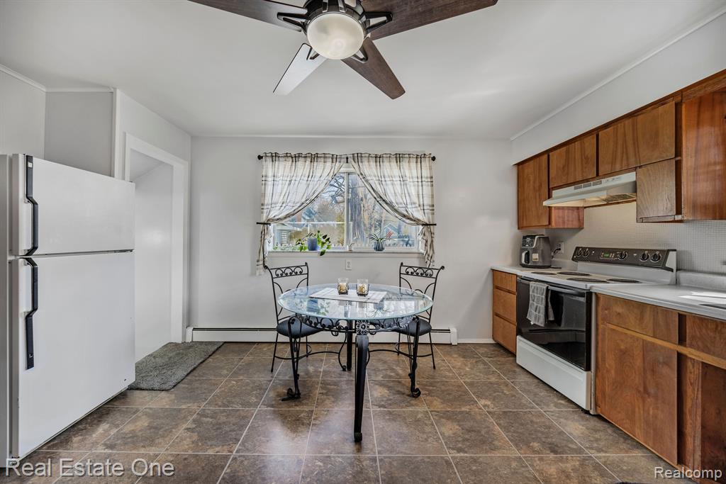 2265 Maddy Lane, Keego Harbor, MI 48320 — Photo 11