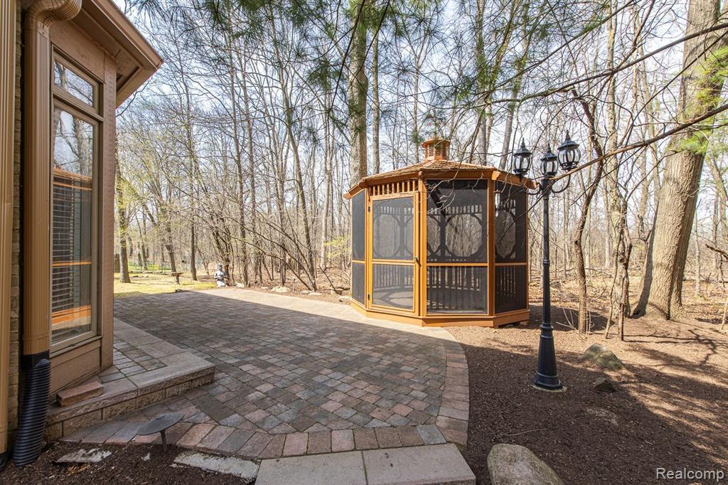 7252 Autumn Hill Drive, West Bloomfield, MI 48323 — Photo 53