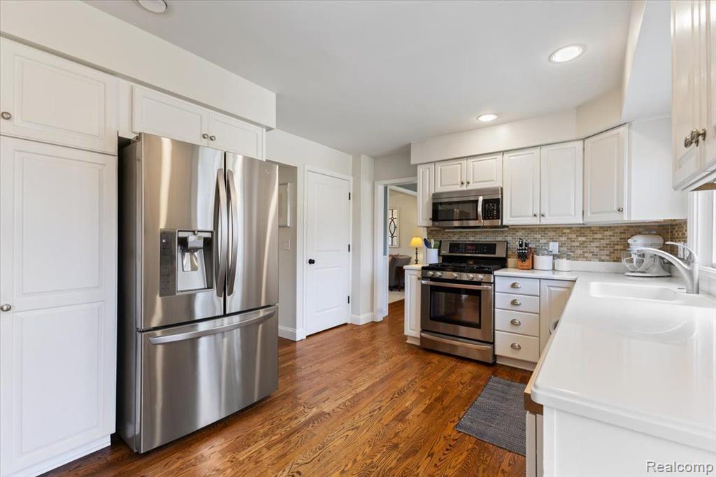42508 RAVINA Court, Northville, MI 48168 — Photo 17