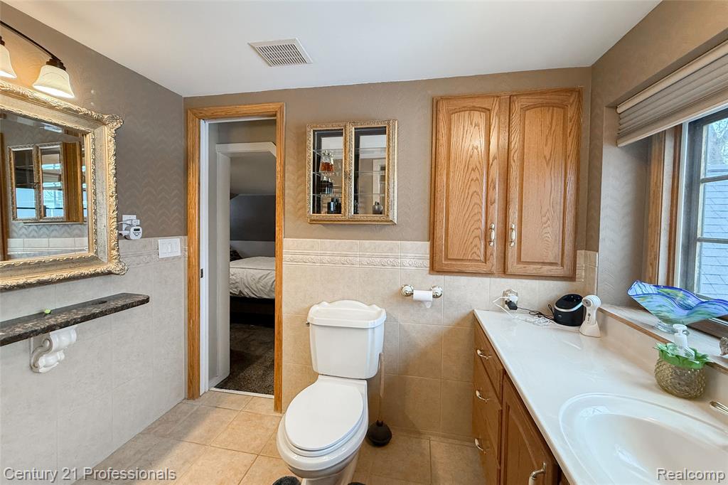 910 W Pine Tree Road W, Lake Orion, MI 48362 — Photo 22