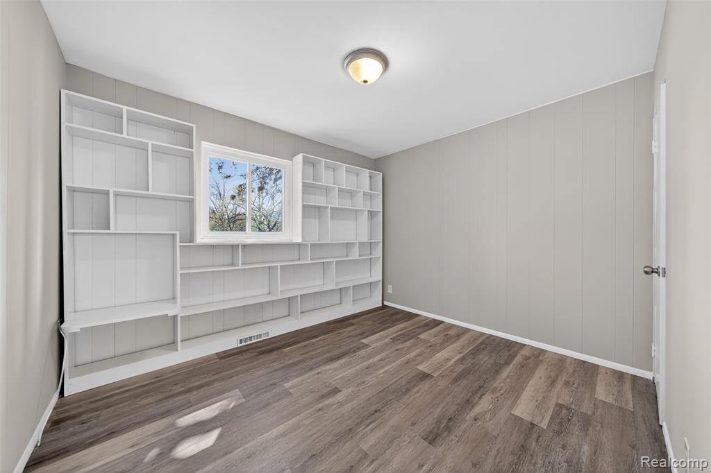 5357 Sashabaw Road, Clarkston, MI — Photo 12