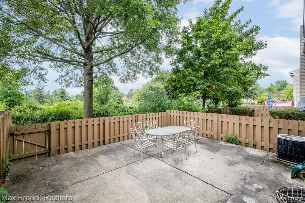 1829 BRENTWOOD Drive, Troy, MI 48098 — Photo 30