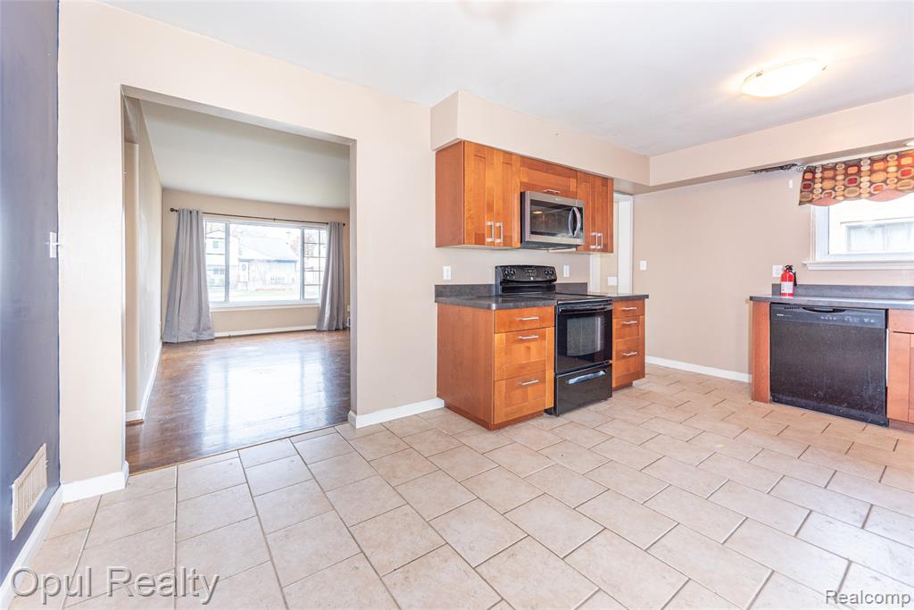 8234 Perrin Avenue, Westland, MI — Photo 10