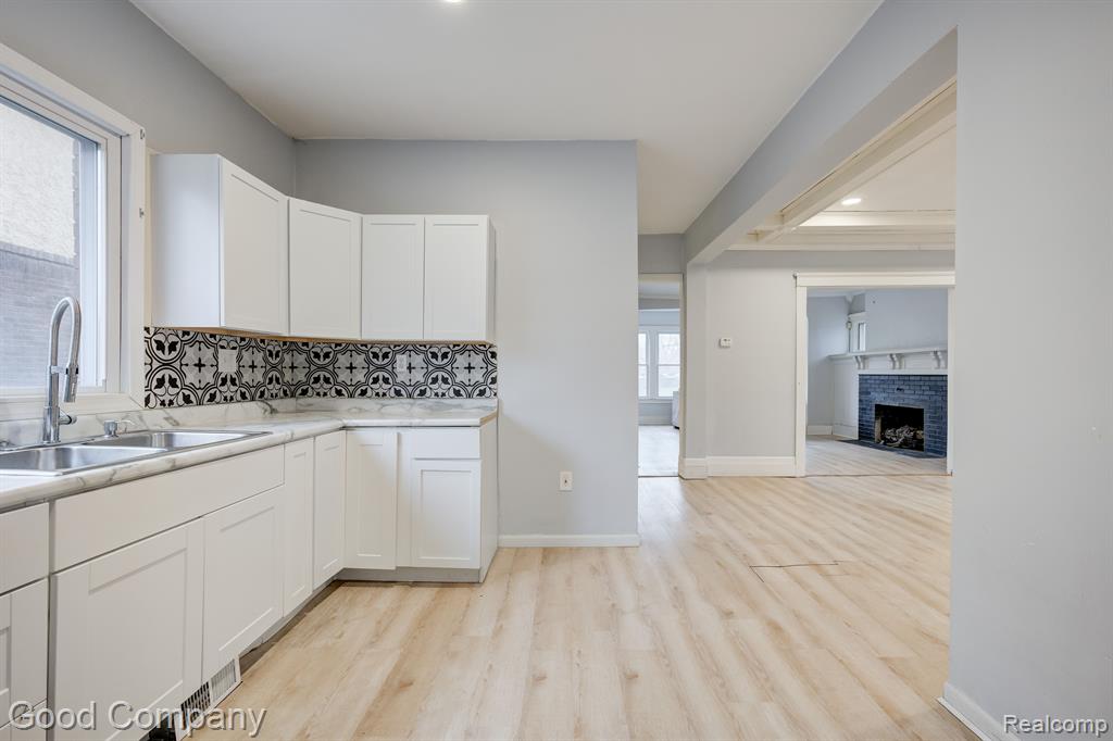 849 CHALMERS Street, Detroit, MI 48215 — Photo 17