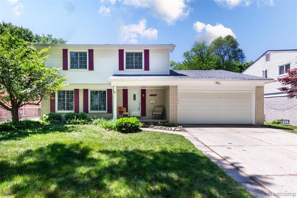 21581 Birchwood Street N, Farmington, MI 48336