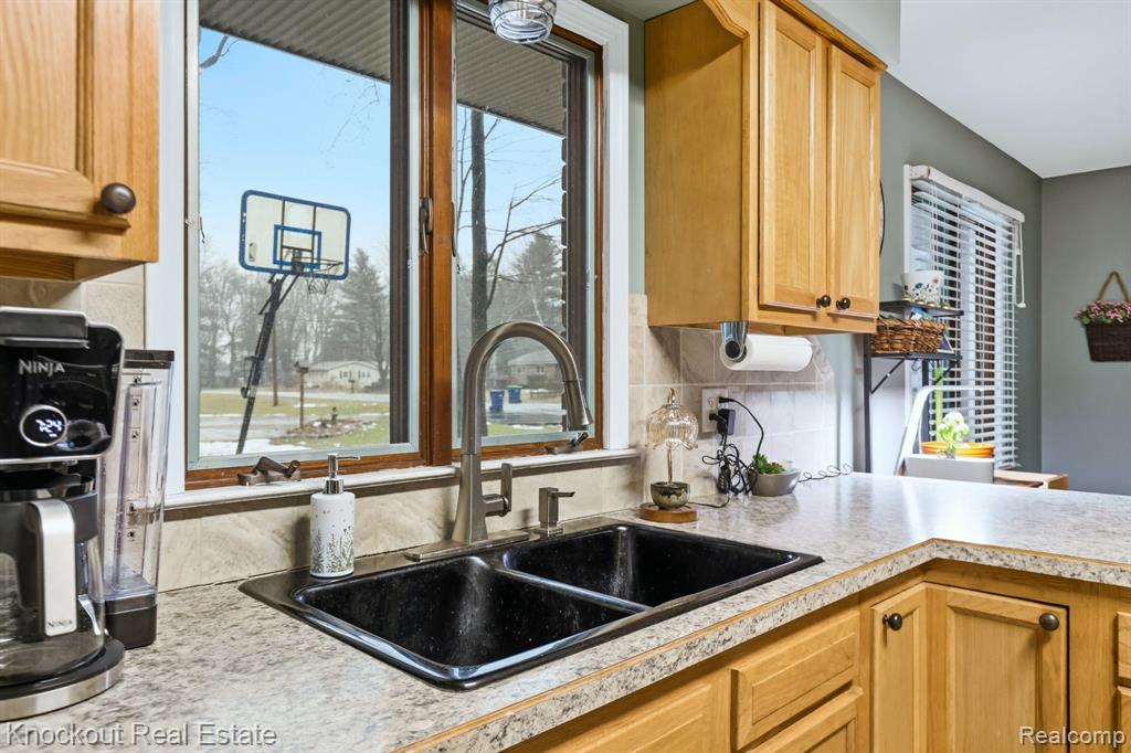 4256 Emerald Drive, Bridgeport, MI 48722 — Photo 15