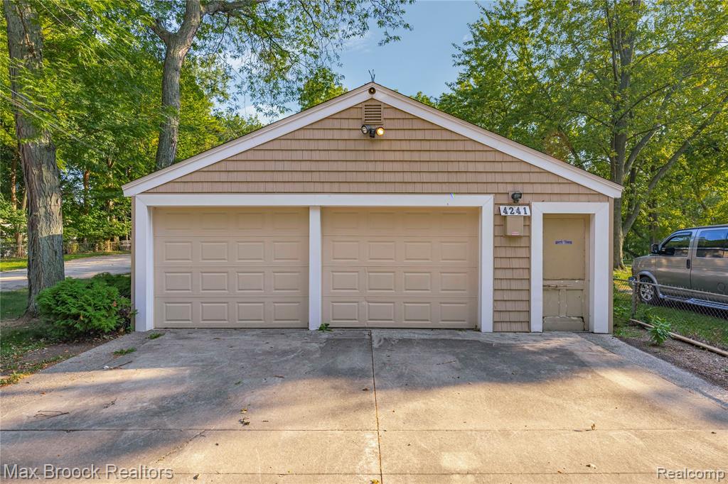 4241 S Shore Street, Waterford, MI 48328 — Photo 67