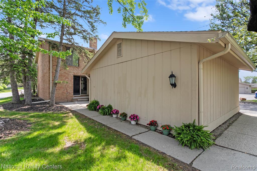 7103 Pebble Park Drive, West Bloomfield, MI — Photo 41