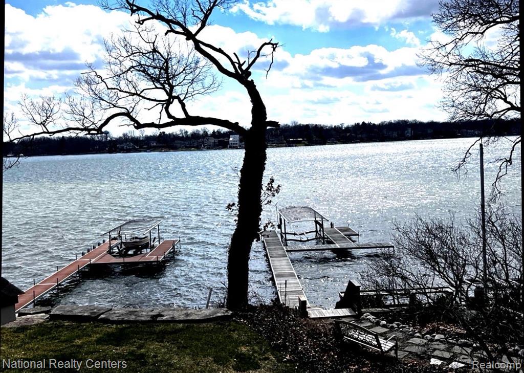 7001 Locklin Court, West Bloomfield, MI 48324 — Photo 17