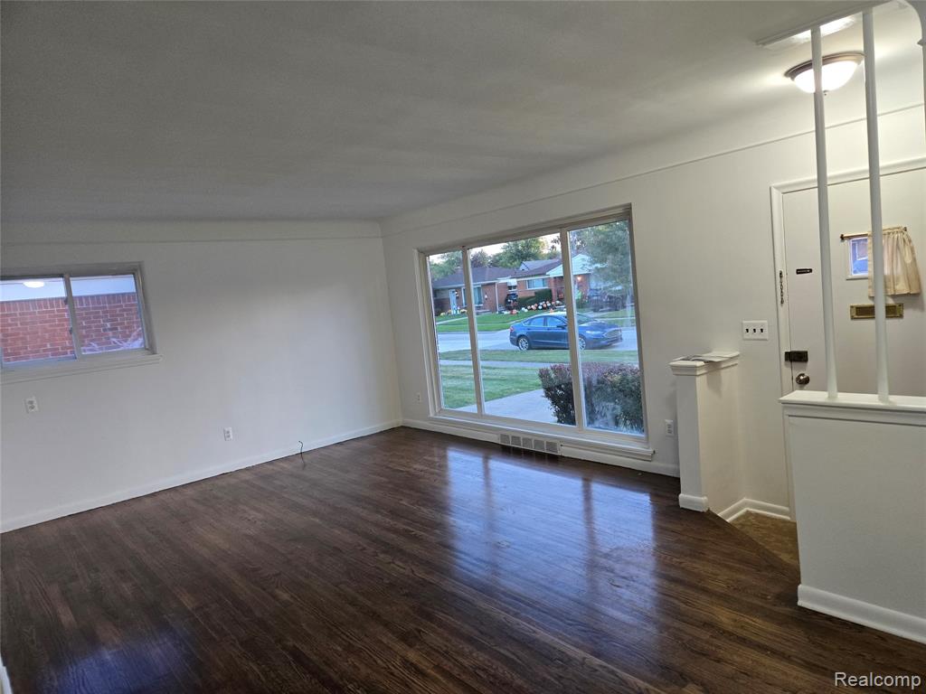8177 Gary Avenue, Westland, MI — Photo 11