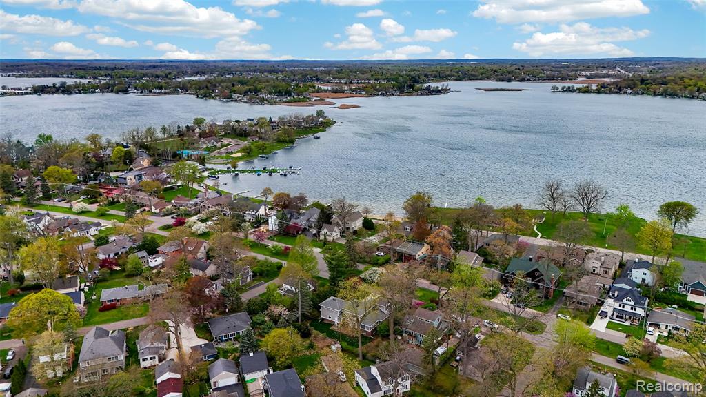 1430 Benvenue Street, Sylvan Lake, MI 48320 — Photo 55