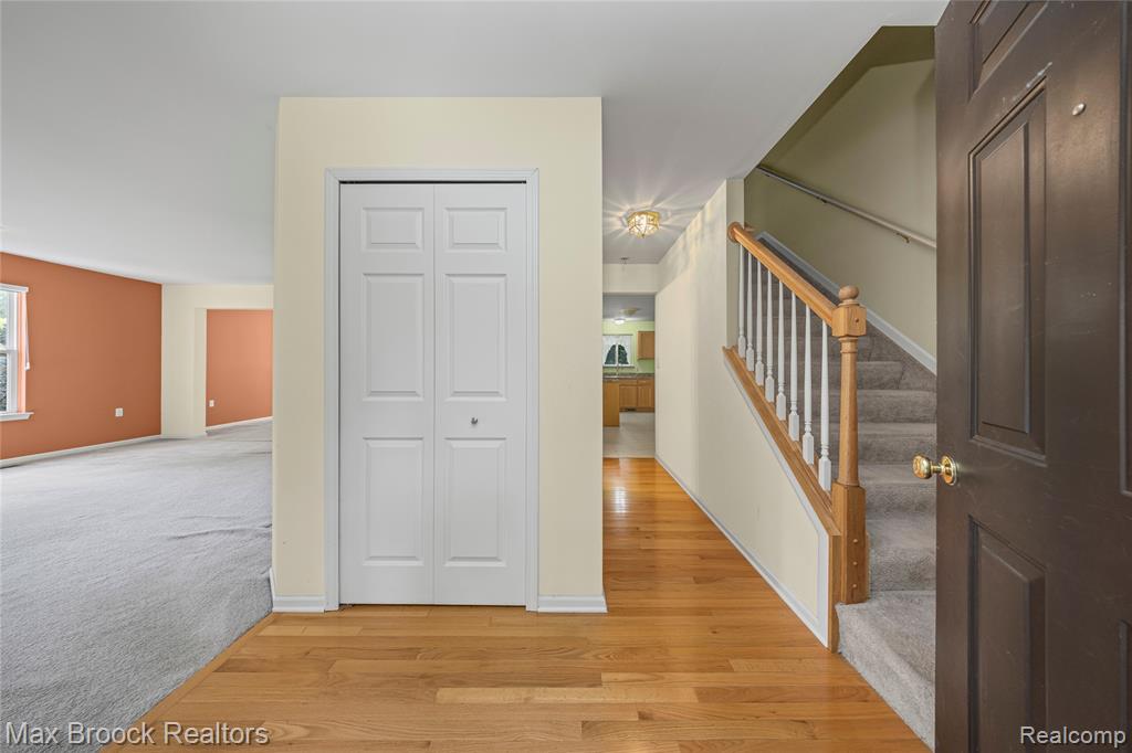 71 DONNA Court, Waterford, MI 48327 — Photo 4