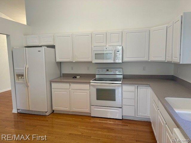 23636 MCCORT Drive, Flat Rock, MI 48134 — Photo 12