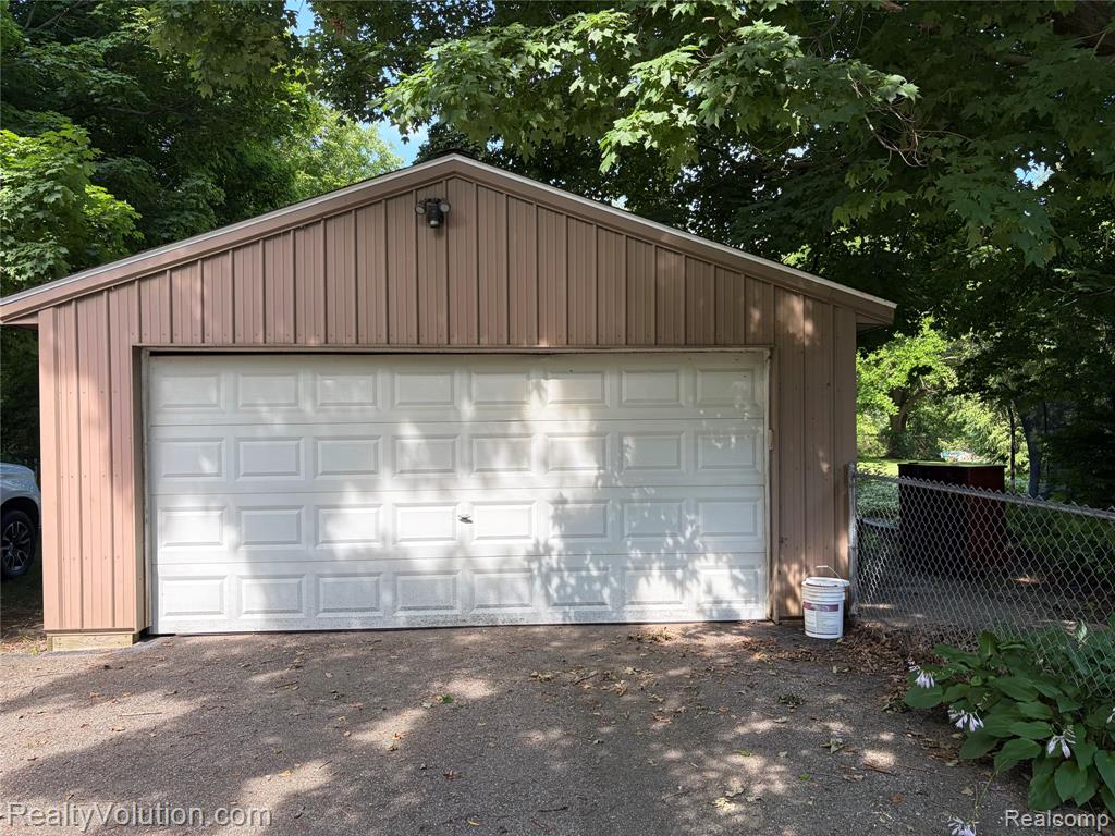 718 S Main Street, Almont, MI 48003 — Photo 22