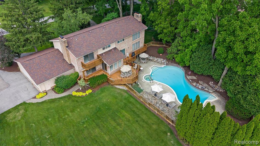 5863 Seville Circle, Orchard Lake Village, MI 48324 — Photo 10