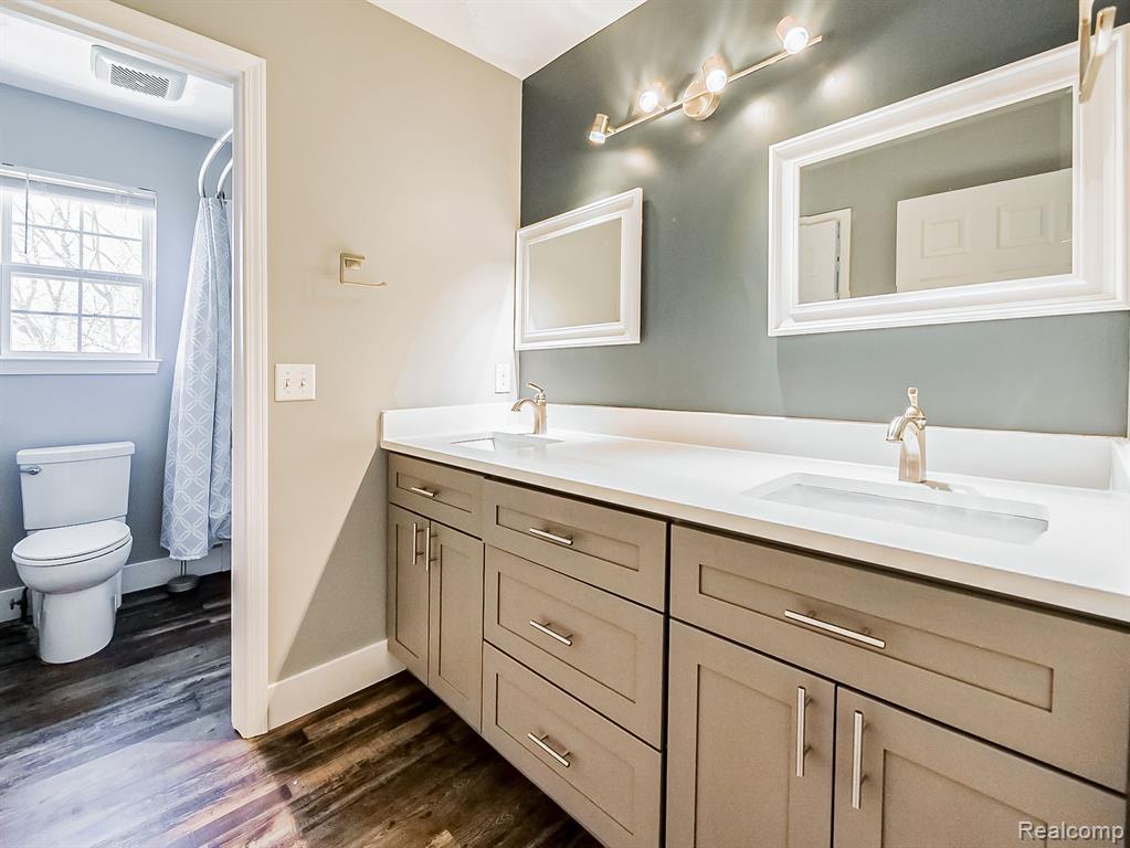 9366 HURON PARK Drive, Brighton, MI 48116 — Photo 8