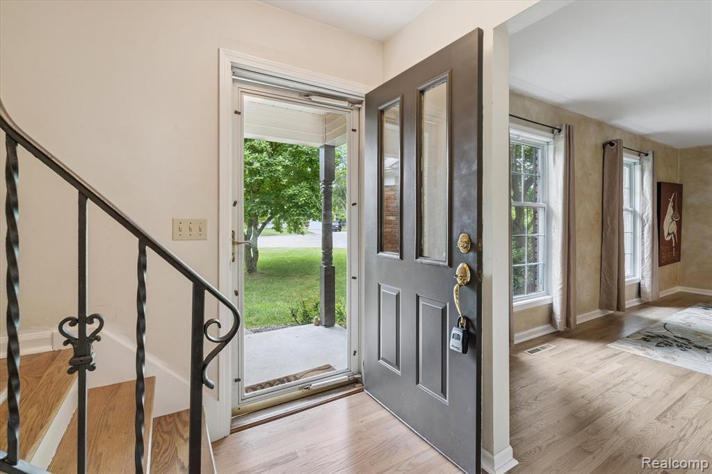 5374 Apple Hill Court, Flushing, MI 48433 — Photo 4