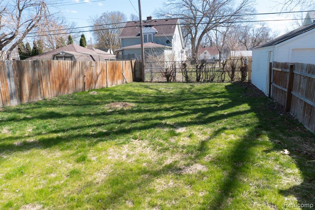 432 BUCKINGHAM Avenue, Flint, MI 48507 — Photo 3